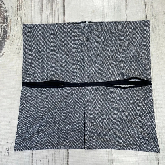 Lululemon Women's Scarf Vest Grey Snaps Arm Holes - Picture 6 of 9